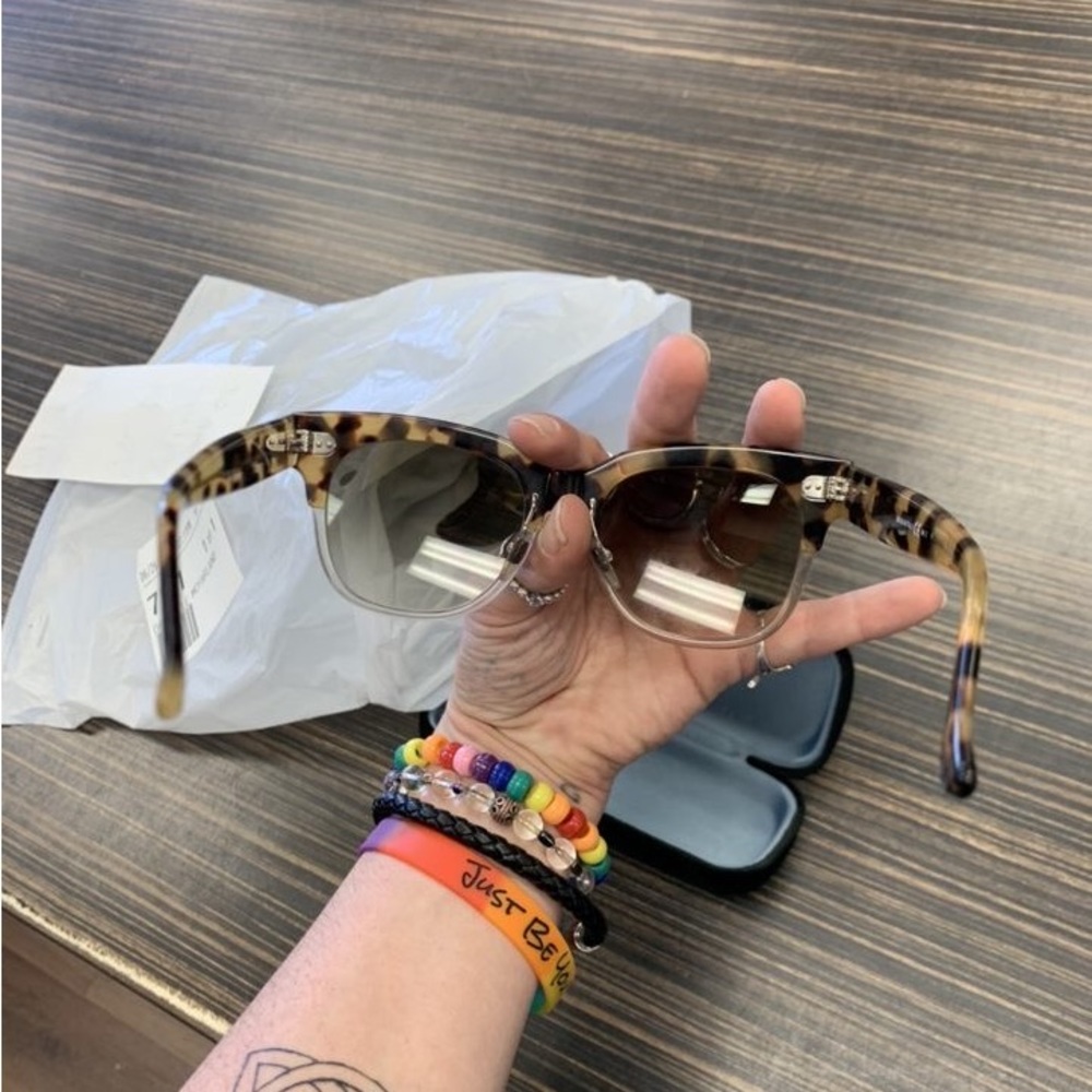 Gucci sun glasses